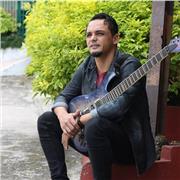 Soy Licenciado en música de la Universidad de Antioquia, con énfasis en guitarra clásica y guitarra eléctrica. Experiencia laboral de más de 15 años en la enseñanza musical con estudiantes de diferentes edades. Compositor, arreglista, director del ensambl